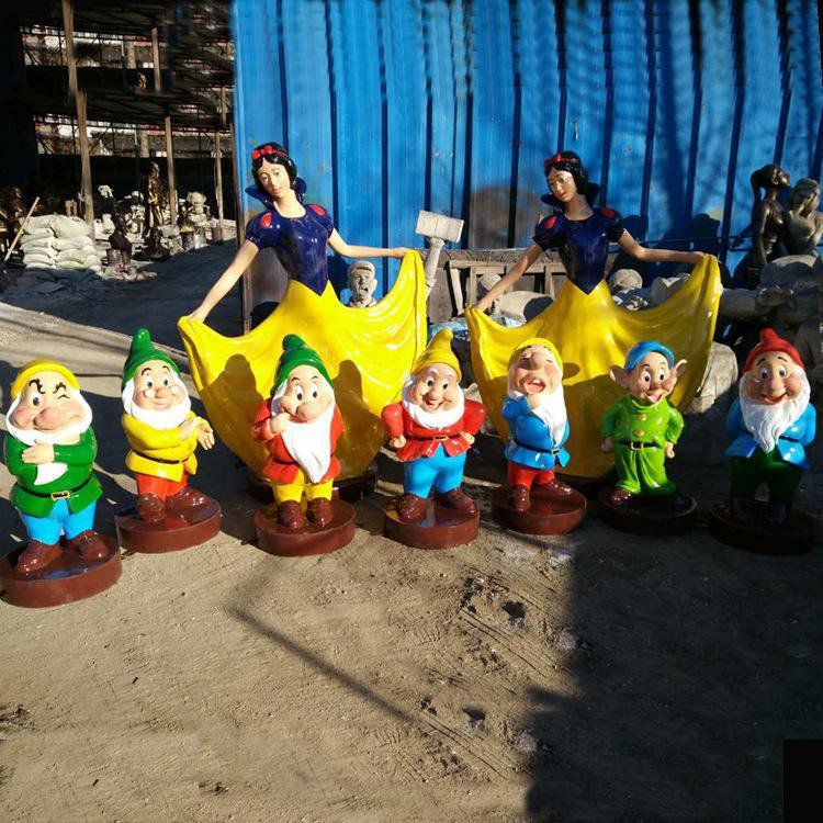 小矮人雕塑廠家，小區廣場卡通雕塑，玻璃鋼彩繪工藝制作