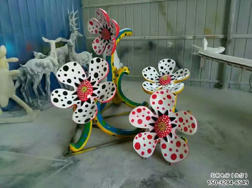 大型喇叭花雕塑廠家 鍛造發光花卉雕塑 房地產雕塑