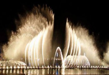 福州水景程控噴泉雕塑，高噴循環噴水方式設計制作