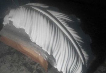 遵義羽毛雕塑供應，花園小品，酒店玻璃鋼羽毛雕塑展品