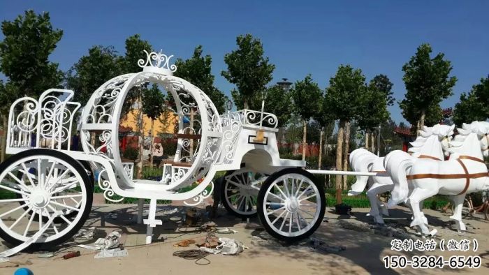 鶴壁廣場馬車雕塑