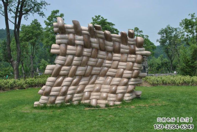 博爾塔拉鏤空包包雕塑