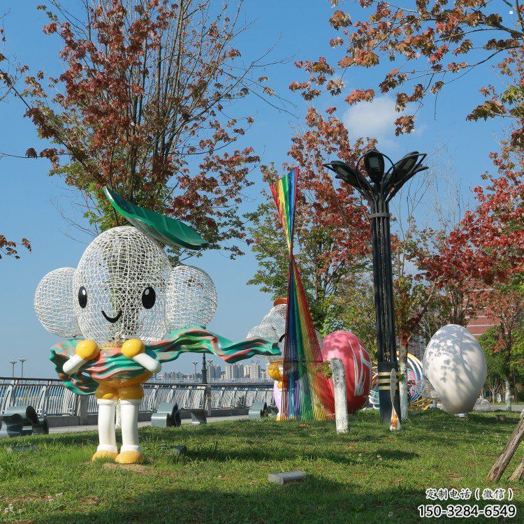 麗江戶外鏤空卡通雕塑供應(yīng)，花園小品，鐵藝卡通雕塑展品